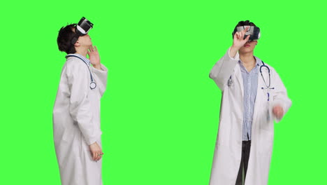 Arzt-Berät-Patienten-Mit-Futuristischer-Virtual-Reality-Brille